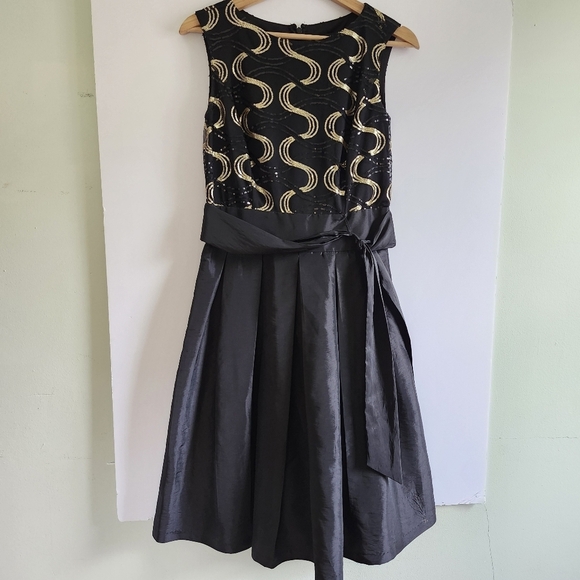 Signature by Sangria Dresses & Skirts - Sangria Elegant Black and Gold Sequins And Pleated Taffeta Midi Dress Size 4